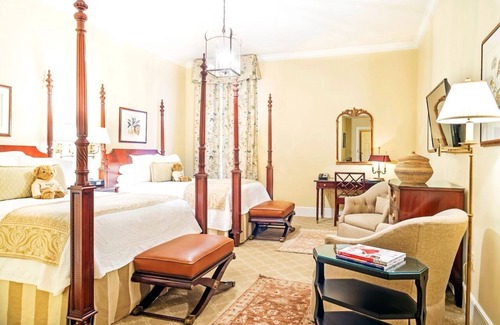 Charleston Historic District Hotel | Planter Inn’s Deluxe Dream: Double Queen Rooms, 2 Rooms, Picturesque Area
