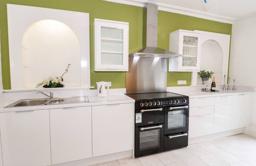 Saint Asaph Cottage | PLAS COCH, pet friendly, character holiday cottage in St Asaph