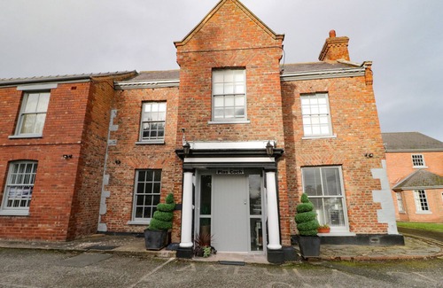 Saint Asaph Cottage | PLAS COCH, pet friendly, character holiday cottage in St Asaph