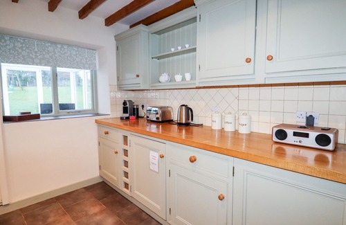 Graigfechan Cottage | PLAS CWTTA, pet friendly, with hot tub in Ruthin