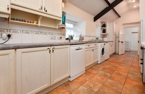 Garn Fadryn Cottage | Plas Newydd 7-beds · Country House with Heated Swimming Pool & Gardens