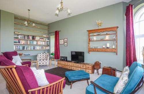 Llanfaelog House | Plas Newydd