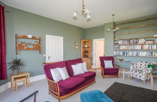 Llanfaelog House | Plas Newydd