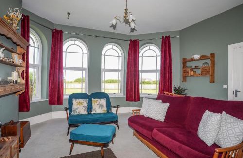 Llanfaelog House | Plas Newydd