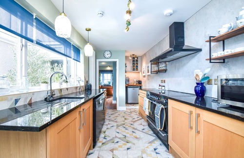 Ruthin House | Plas Tirion - One Bedroom House, Sleeps 8