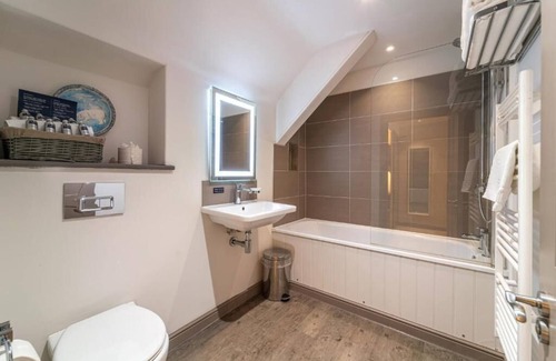 Rhiwbryfdir Hotel | Plas Weunydd Hotel
