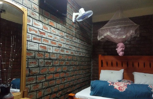 Entebbe Cabin | Plastic Bottles House