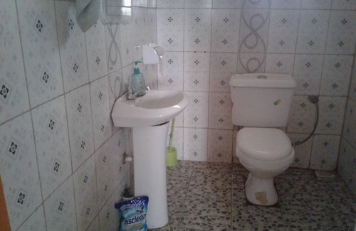 Entebbe Cabin | Plastic Bottles House