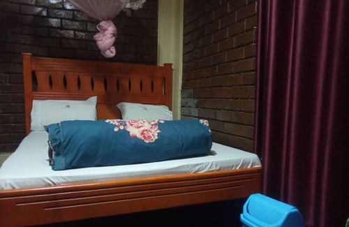 Entebbe Cabin | Plastic Bottles House