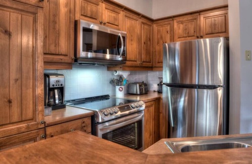 Refuge Du Cerf Condo | Plateau D-Tremblant Ski in/Ski out with Pool