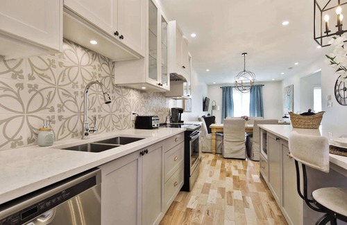 Mile End Apartment | Plateau Mt Royal-Mile End |3BDRS-2BA&Parking