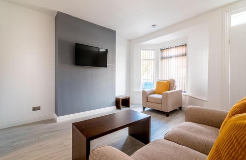 Hull Apartment | Platform Avenues House