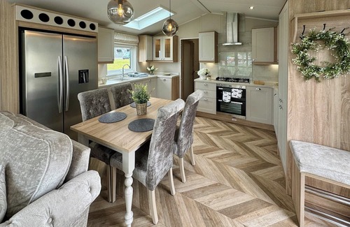 Aberystwyth House | Platinum 2 Bed Spa Slps 4 (Pet)