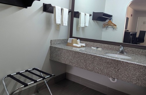 Barker Hotel | Platinum Inn and Suites Houston