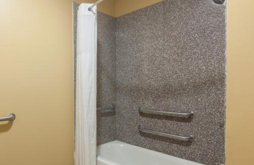 Barker Hotel | Platinum Inn and Suites Willowbrook Houston