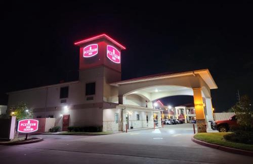 Barker Hotel | Platinum Inn Katy