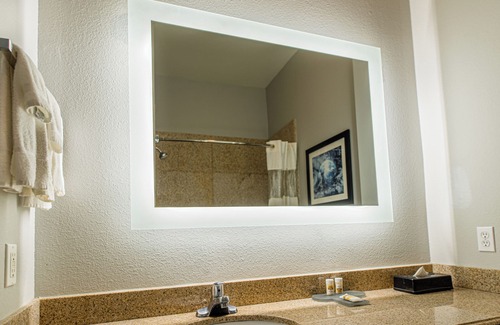 Webster Hotel | Platinum Inn & Suites Webster