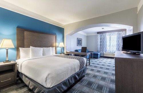 Webster Hotel | Platinum Inn & Suites Webster
