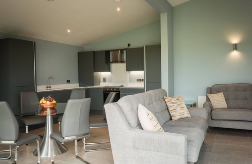 Enniskillen Cabin | Platinum Lakeside Lodge at Mullans Bay