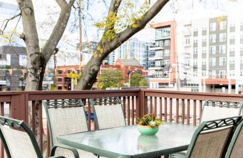 Edgehill Apartment | Platinum on Music Row Renovated and Near Downtown