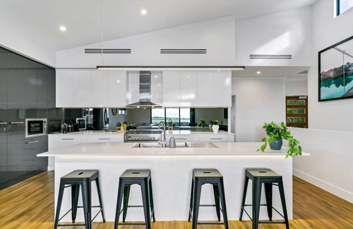 Seymour House | "Platinum on Washpool" Luxury River Front Property via Tailem Bend