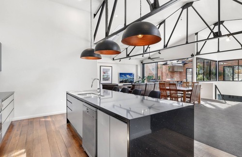 Newcastle West Apartment | Platinum Precinct - The Penthouse