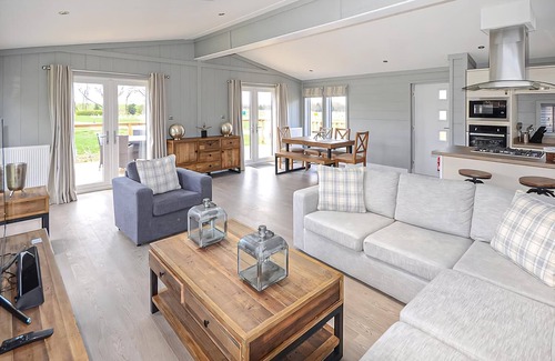 Newbury Ski Chalet | Platinum Spa Six Pet