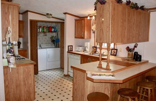 Honor Cabin | Platte Cottage - Quiet for Fishing close to Dunes & Beaches