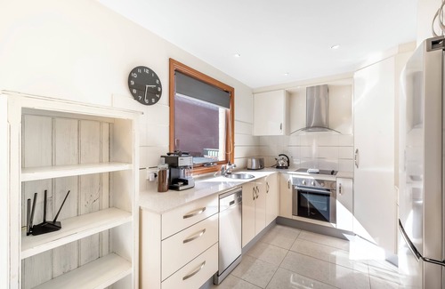 South Hobart House | PLATYPUS COTTAGE. Watch them play from the garden.