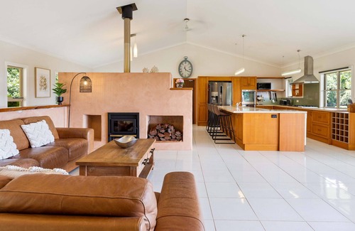 Julatten House | Platypus Mountain Retreat - secluded rainforest escape