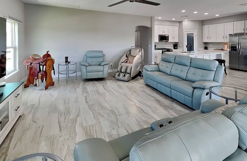 Jamaica Beach House | Play N Hooky | Canal Views + Pool Access