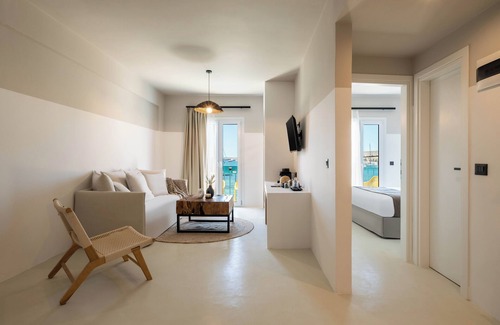 Paros Hotel | Play Paros