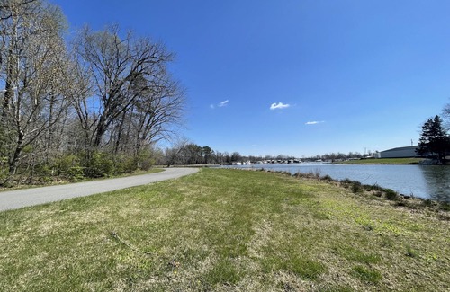 Carbondale RV Rental | PLAY PORT MARINA. Eclipse Hot Spot. Lake front campsite. North Lot parking