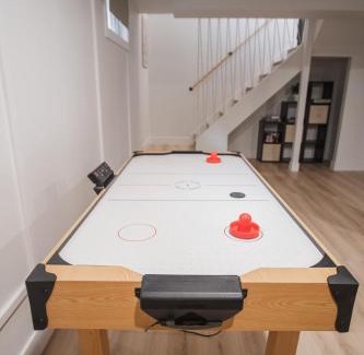 Edmonton House | Play & Stay - Downtown Sleeps 10