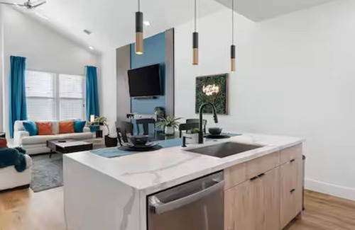 Northside Apartment | Play & Stay , Parking + Exclusive Discounts!