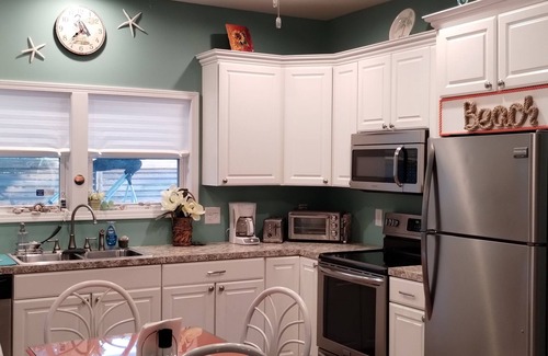 Supply House | Play - Surf, SUP, Fish, and Bike ~ 2 miles to Beach, Community Dock on ICW