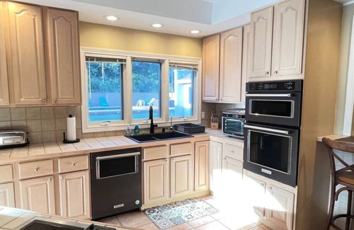 Three Oaks House | Play @ The Hideaway - hot tub, sauna, gymnasium