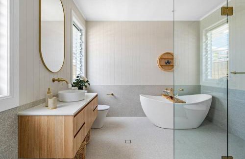 Catherine Hill Bay House | Playa Azul-Beach house on Catherine Hill Bay and Moonee beach