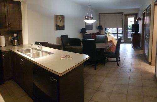 South Pandosy Condo | PLAYA DEL SOL. MORNING-COFFEE IN THE SUN, AFTERNOON-COCKTAILS IN THE SHADE.