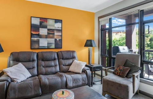 South Pandosy Apartment | Playa del Sol Special #442