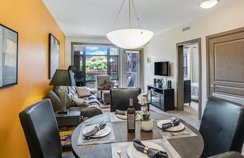 South Pandosy Apartment | Playa del Sol Special #442