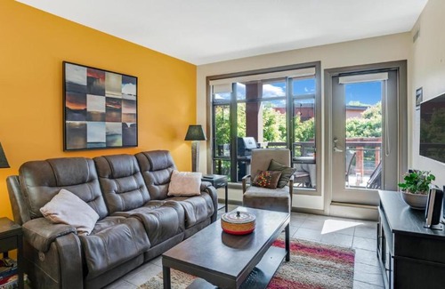 South Pandosy Apartment | Playa del Sol Special #442