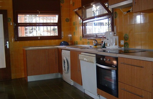 Tamarit Apartment | Playa la Mora, sea view, quiet, close to the beach, private garden & pool, dogs welcome