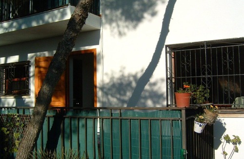 Tamarit Apartment | Playa la Mora, sea view, quiet, close to the beach, private garden & pool, dogs welcome