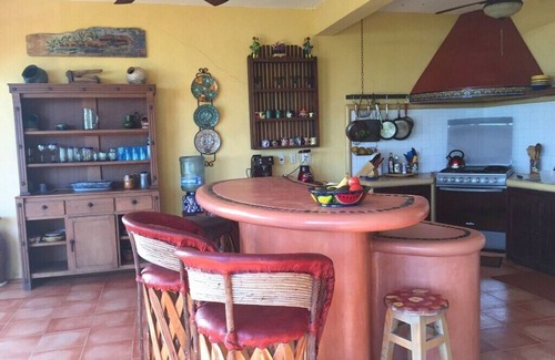 Saladita House | Playa La Saladita Surf Retreat 5 Min. Walk to Surf Break