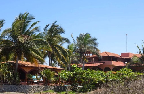 Saladita House | Playa La Saladita Surf Retreat 5 Min. Walk to Surf Break