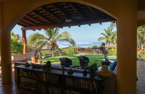 Saladita House | Playa La Saladita Surf Retreat 5 Min. Walk to Surf Break