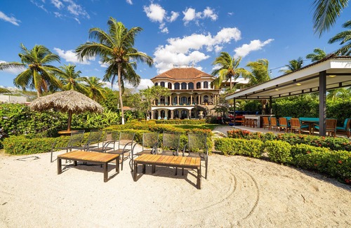 Potrero Villa | Playa Potrero - impressive 9 BR beachfront villa: Casa Taj