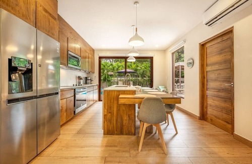 Potrero Ski Chalet | Playa Potrero: Stunning modern 3 Br, 3.5 bath home - Casa Coralis