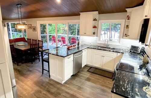 Dysart et al House | Playa Salvador Executive Cottage - Redstone Lake